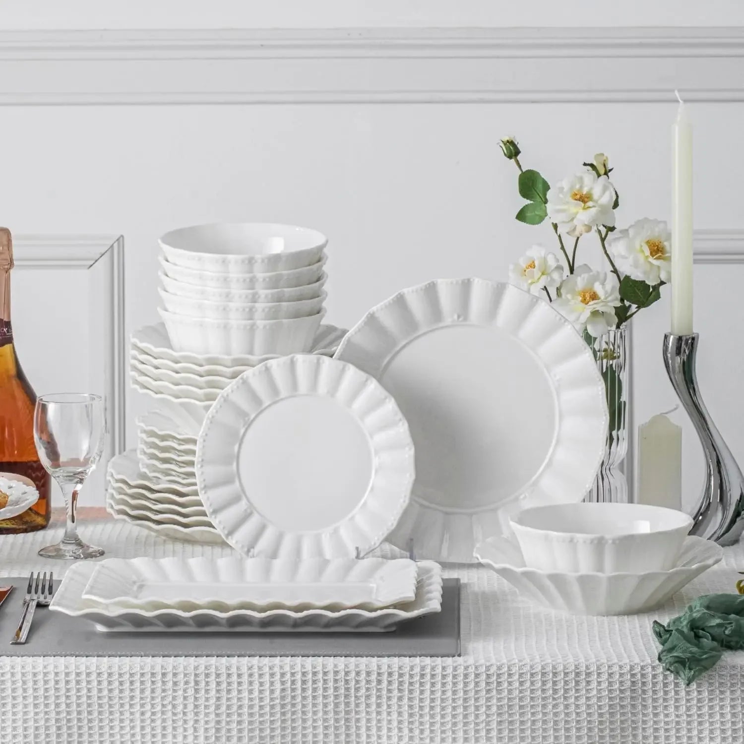 18-Piece Porcelain Dinnerware Set - Service for 6, Ceramic Plates & Bowls, Modern Bone China